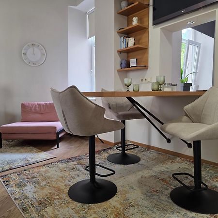 Apartment In The Heart Of Old Riga Esterno foto